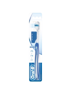 Setole indicator di colore blu che scoloranocon l'uso indicando il momento giusto per la sostituzione dello spazzolino. Manico ergonomico setole lucidanti delicate su denti e gengive.