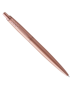 L’iconica penna Jotter con un corpo più ampio, perfetta per chi ama il comfort di una penna più grande. Fusto moderno con finitura mattata, che si abbinano alla caratteristica clip.
Tecnologia con inchiostro Quinkflow per una scrittura più scorrevole, pul